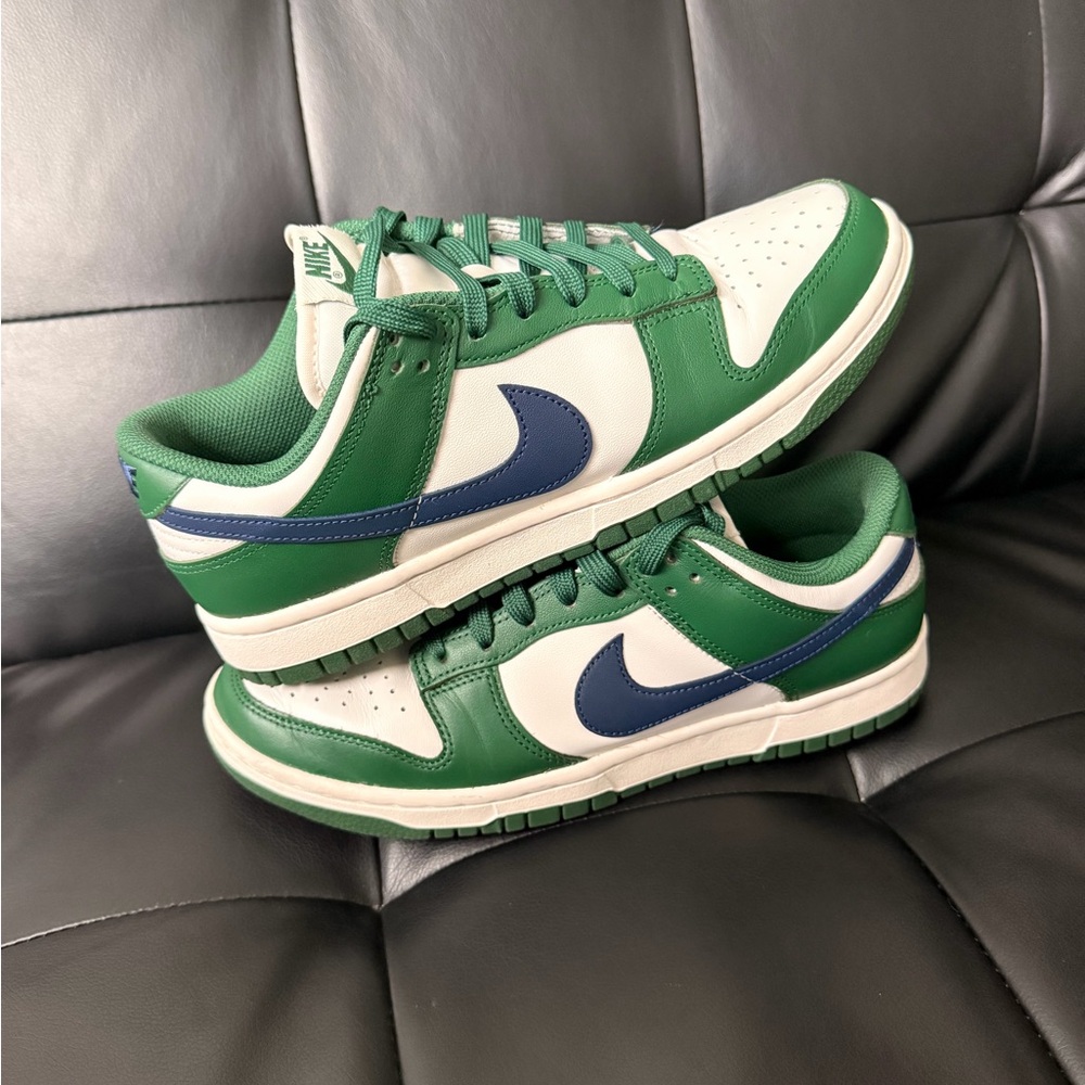 Nike Dunks Low Green/Navy ( Pre-own No Box Good Condition )